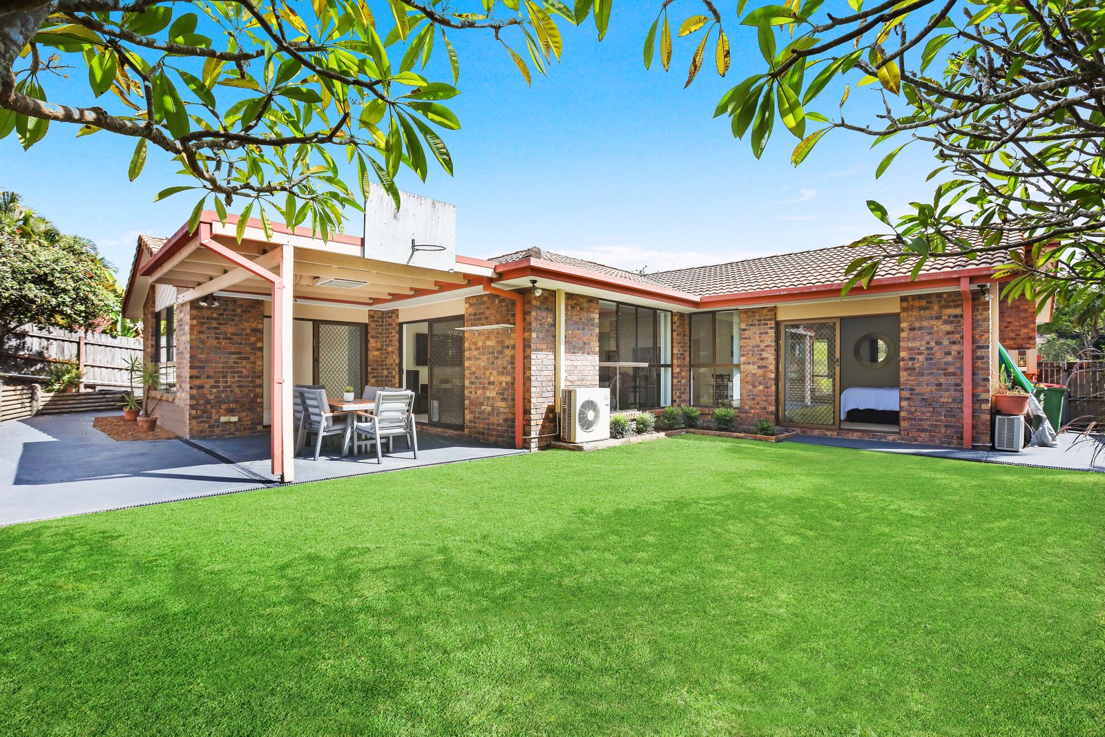 18 Watford Crescent MOLENDINAR 14