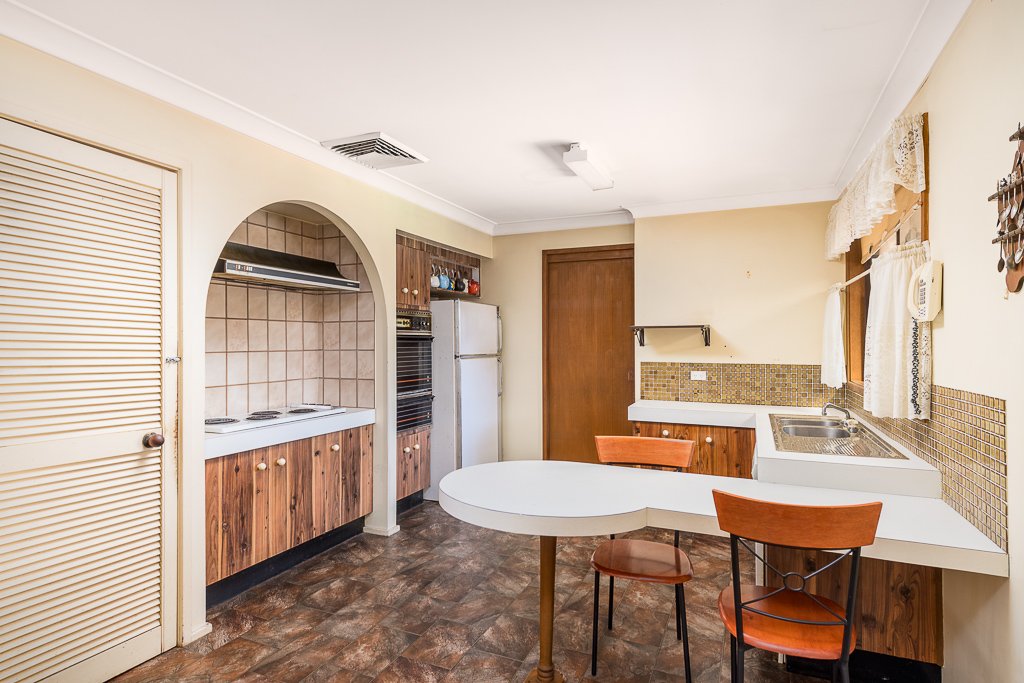 18 Windermere Crescent PANANIA 4