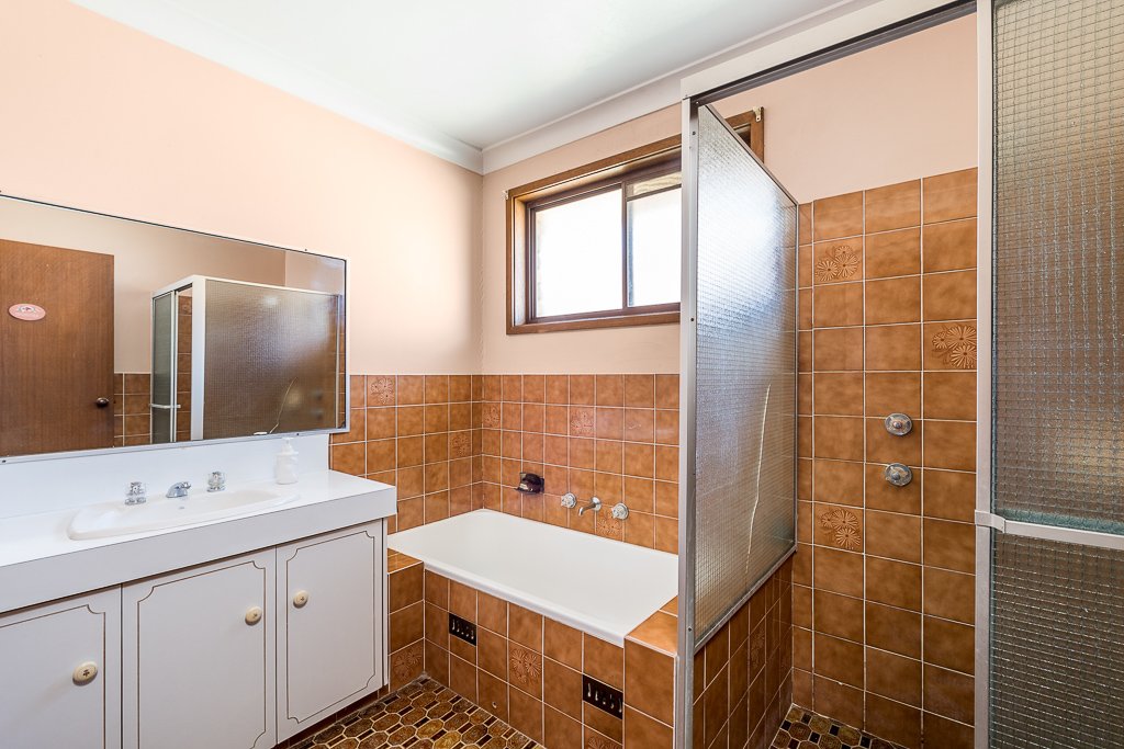 18 Windermere Crescent PANANIA 6