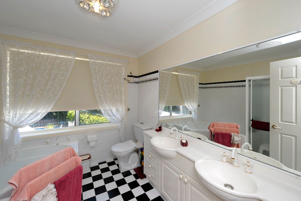 18 Windward Close CORLETTE 12