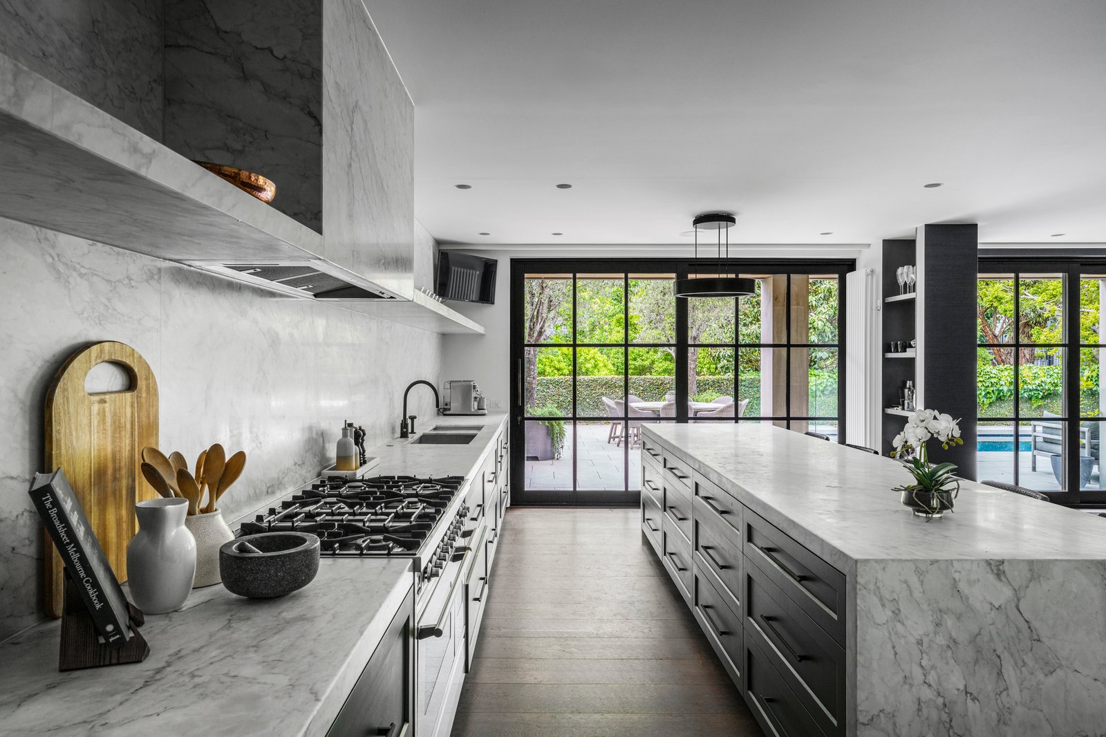 18 Winifred Crescent, Toorak, 3142