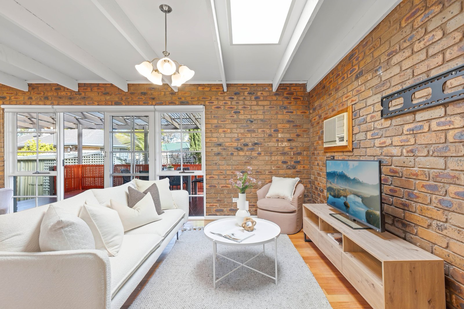 Gallery: 18 Winnifred Crescent