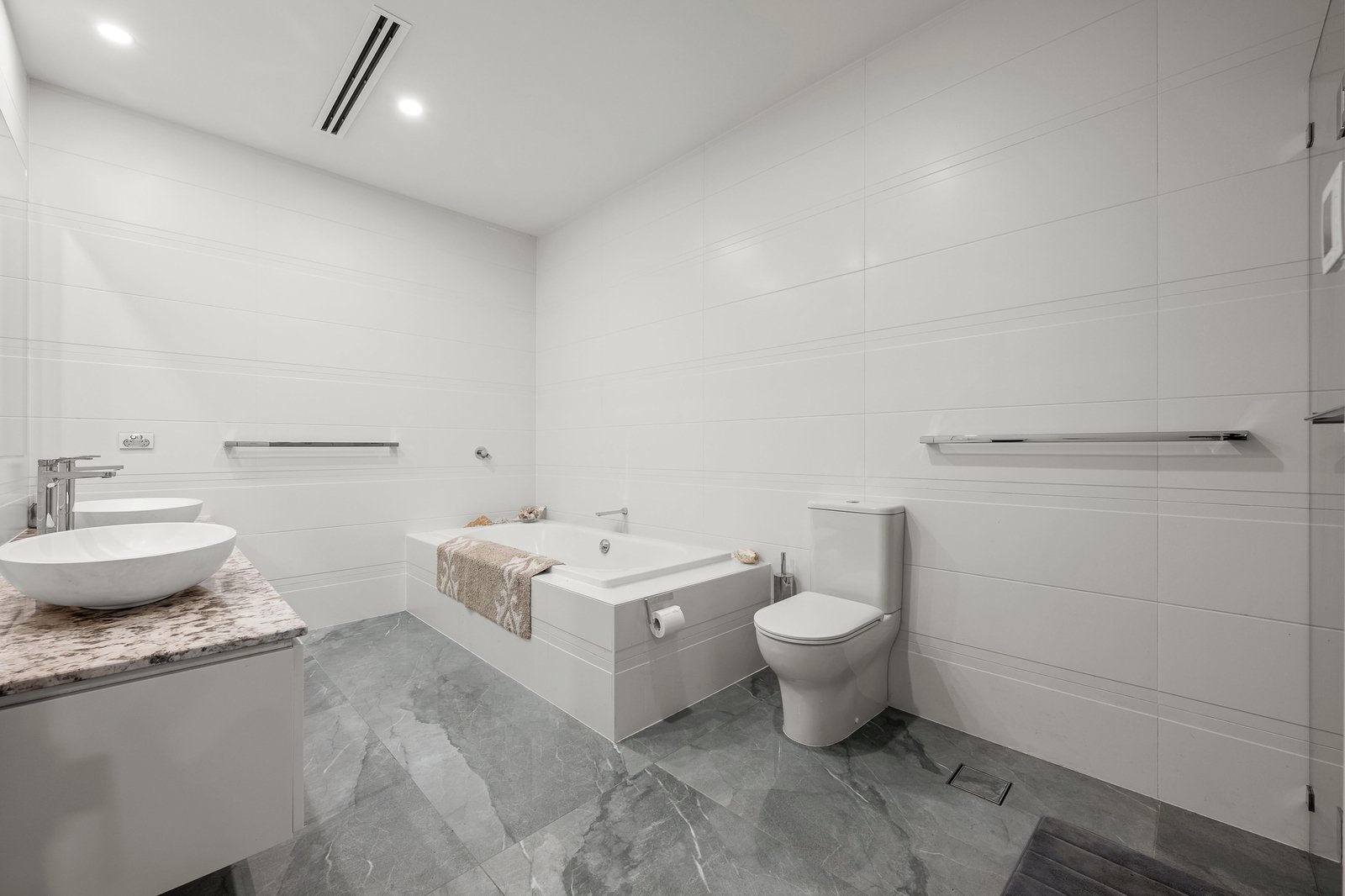 1/8 Yarravale Road, Kew, 3101