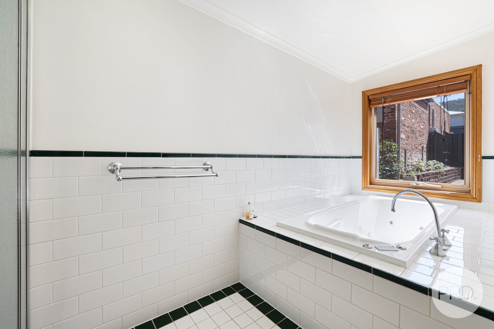 180 Carthage Street TAMWORTH 8