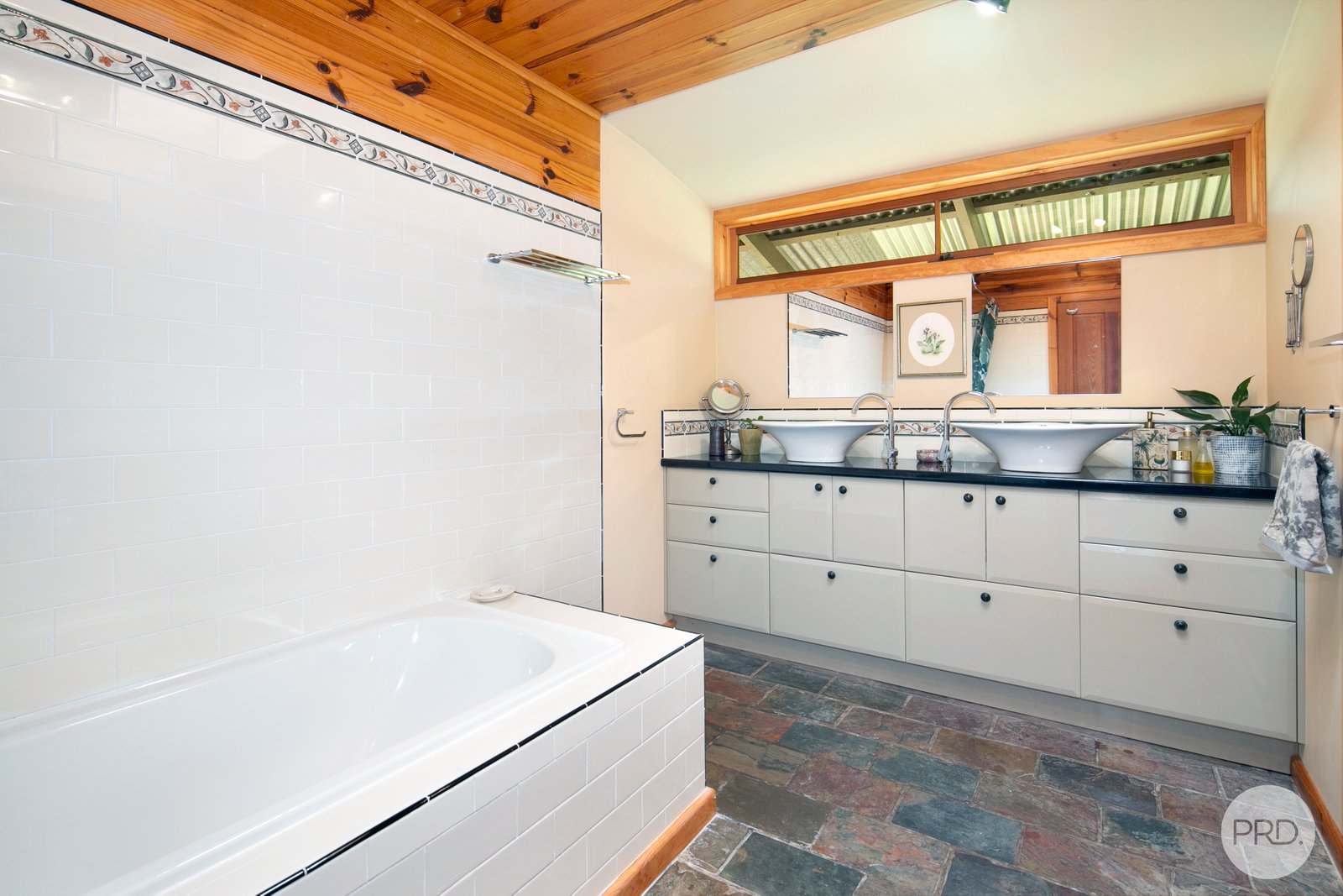 180 Coates Road SNAKE VALLEY 12