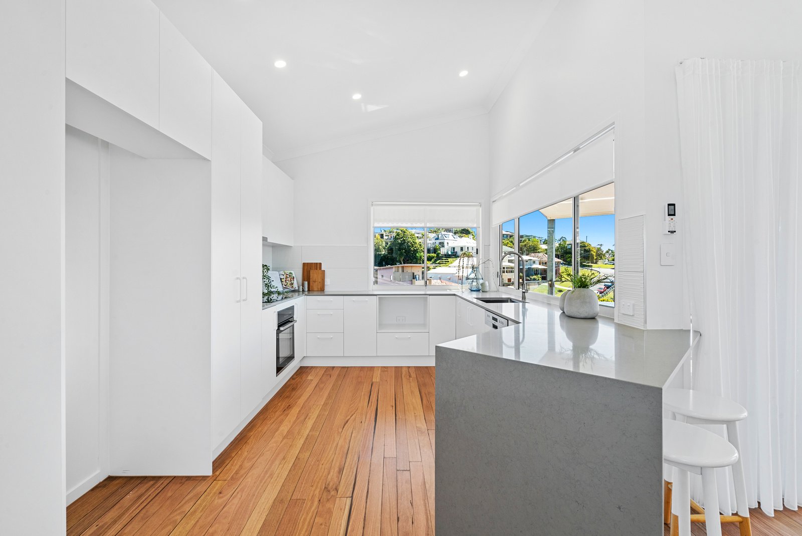 1/80 McLean Street COOLANGATTA 5