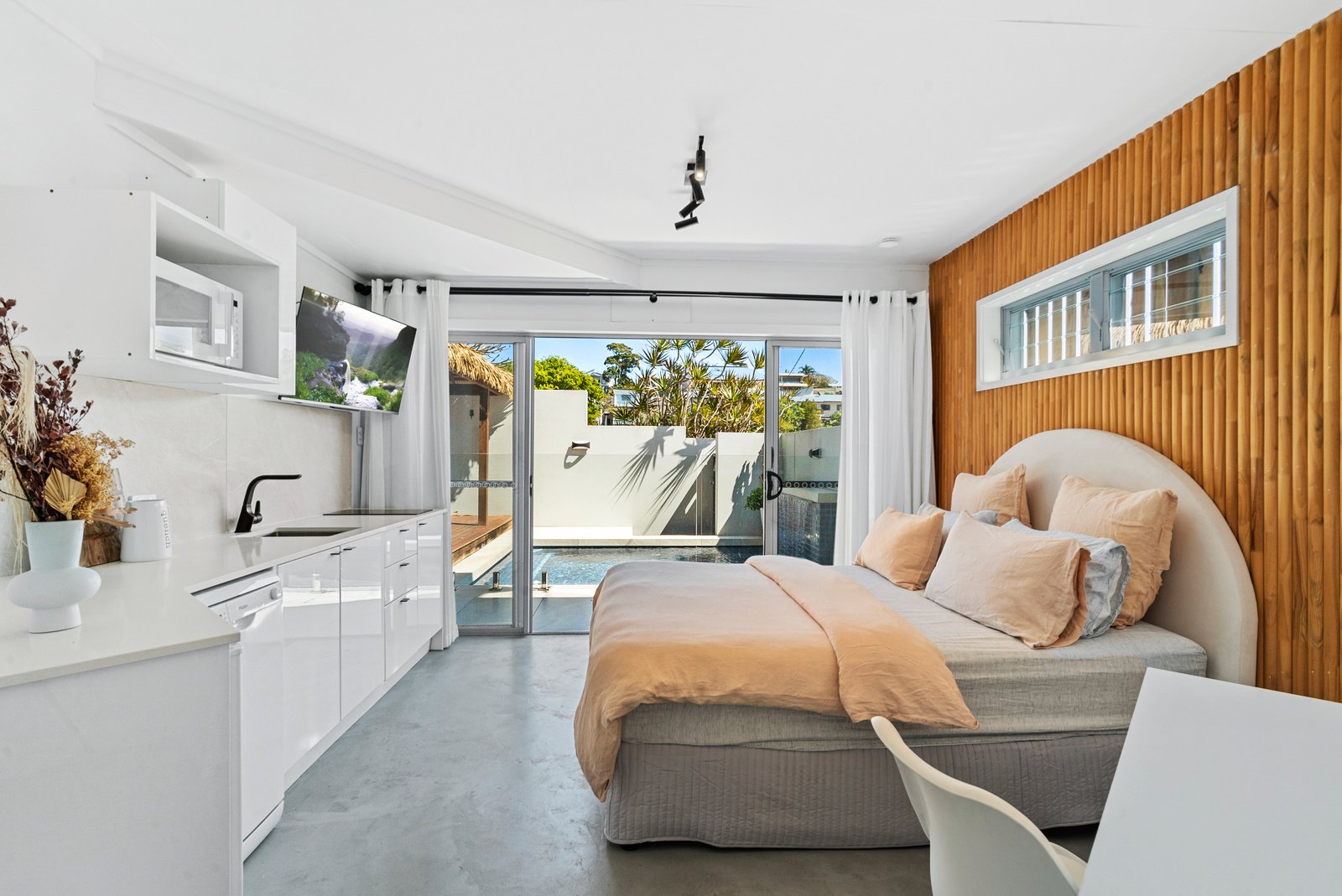 1/80 McLean Street COOLANGATTA 6