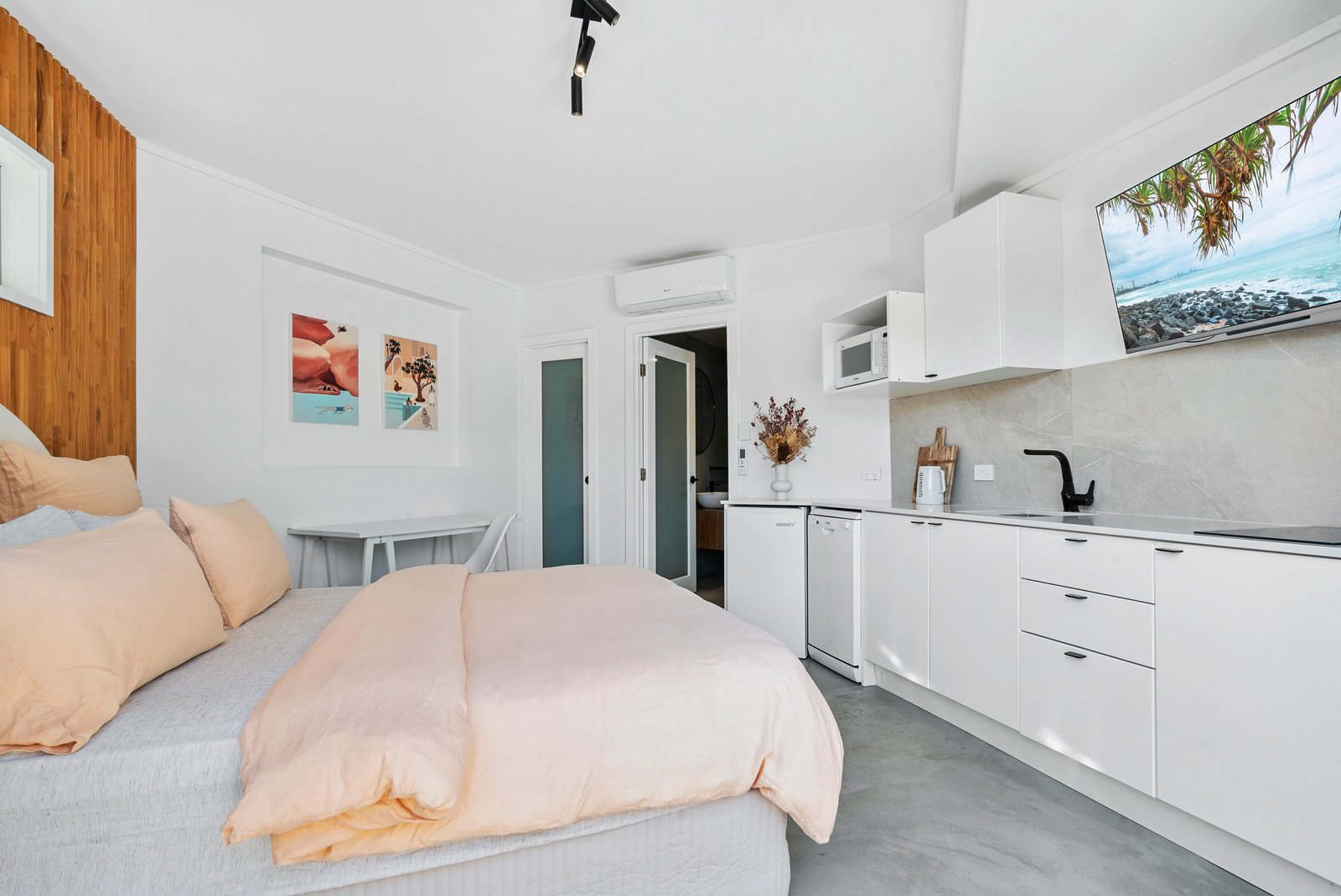 1/80 McLean Street COOLANGATTA 7