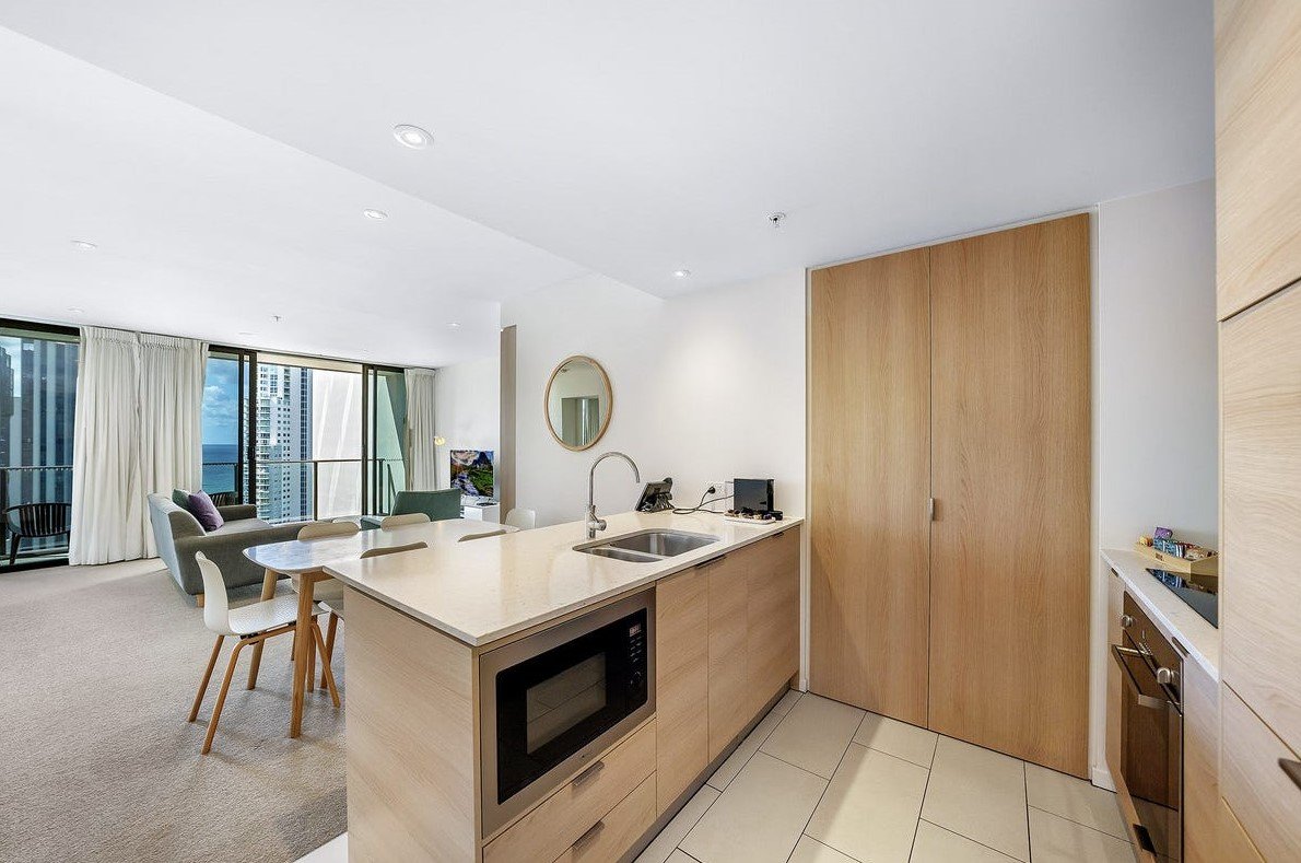 1803/2663 Gold Coast Highway BROADBEACH 1