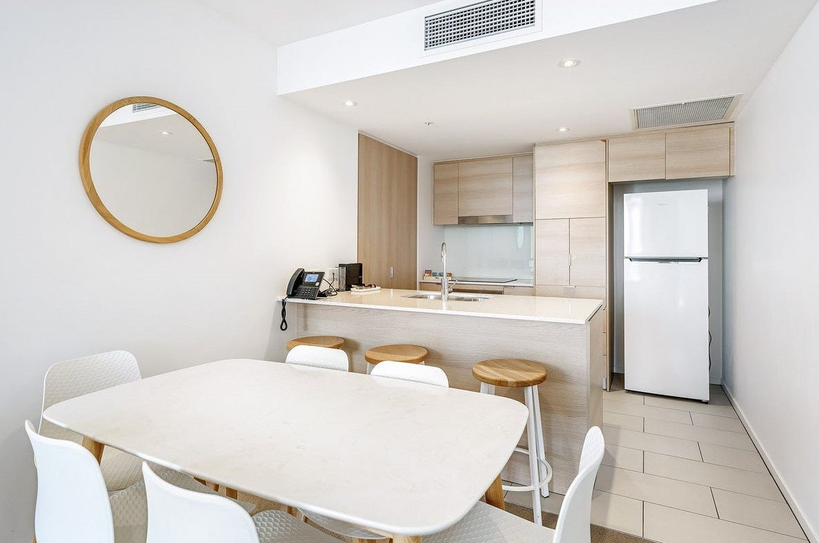 1803/2663 Gold Coast Highway BROADBEACH 10
