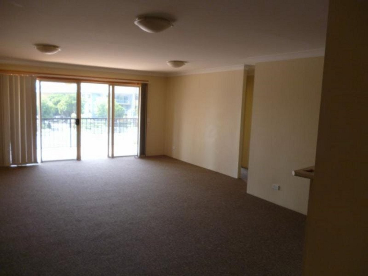 18/1040 Gold Coast Highway PALM BEACH 4