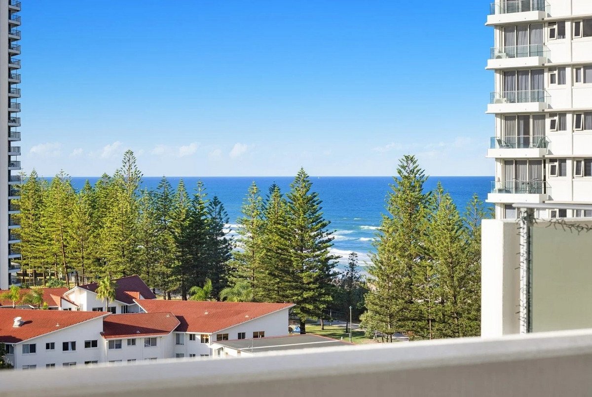 18/106 The Esplanade Burleigh Heads 8