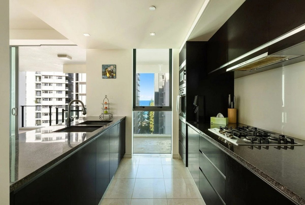 18/106 The Esplanade Burleigh Heads 13