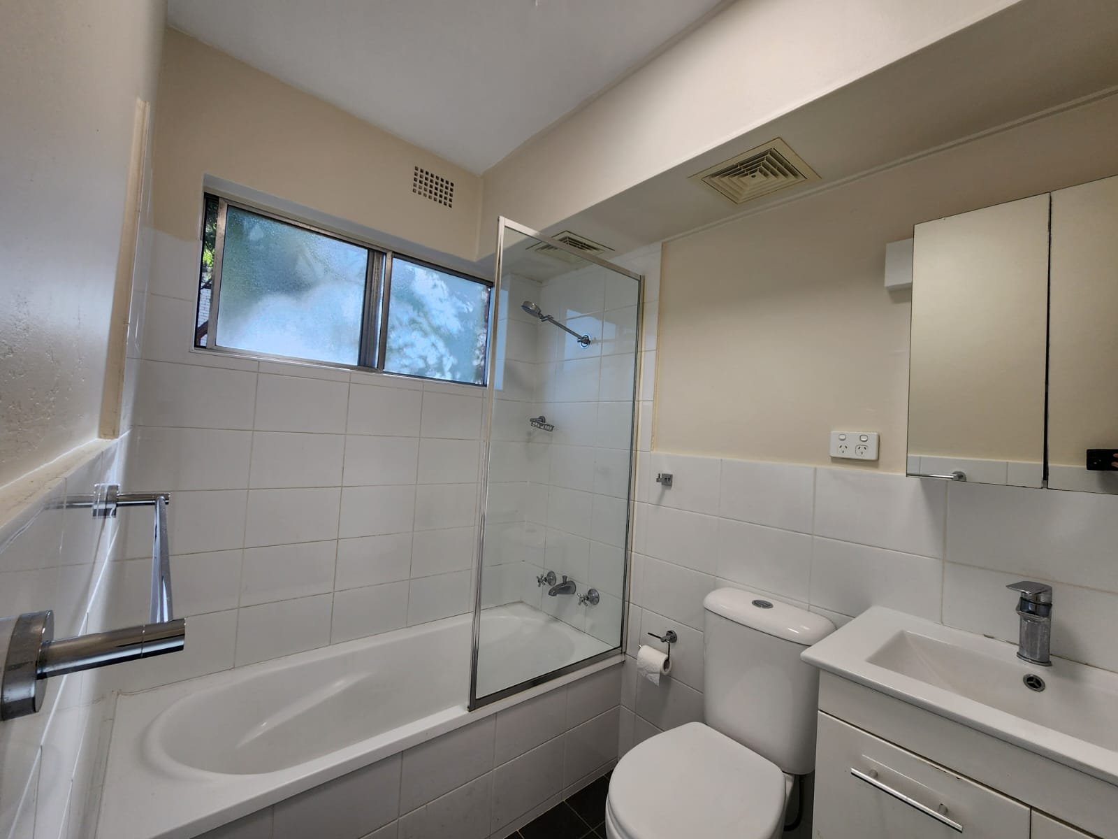 18/11 Forbes Street WARWICK FARM 6