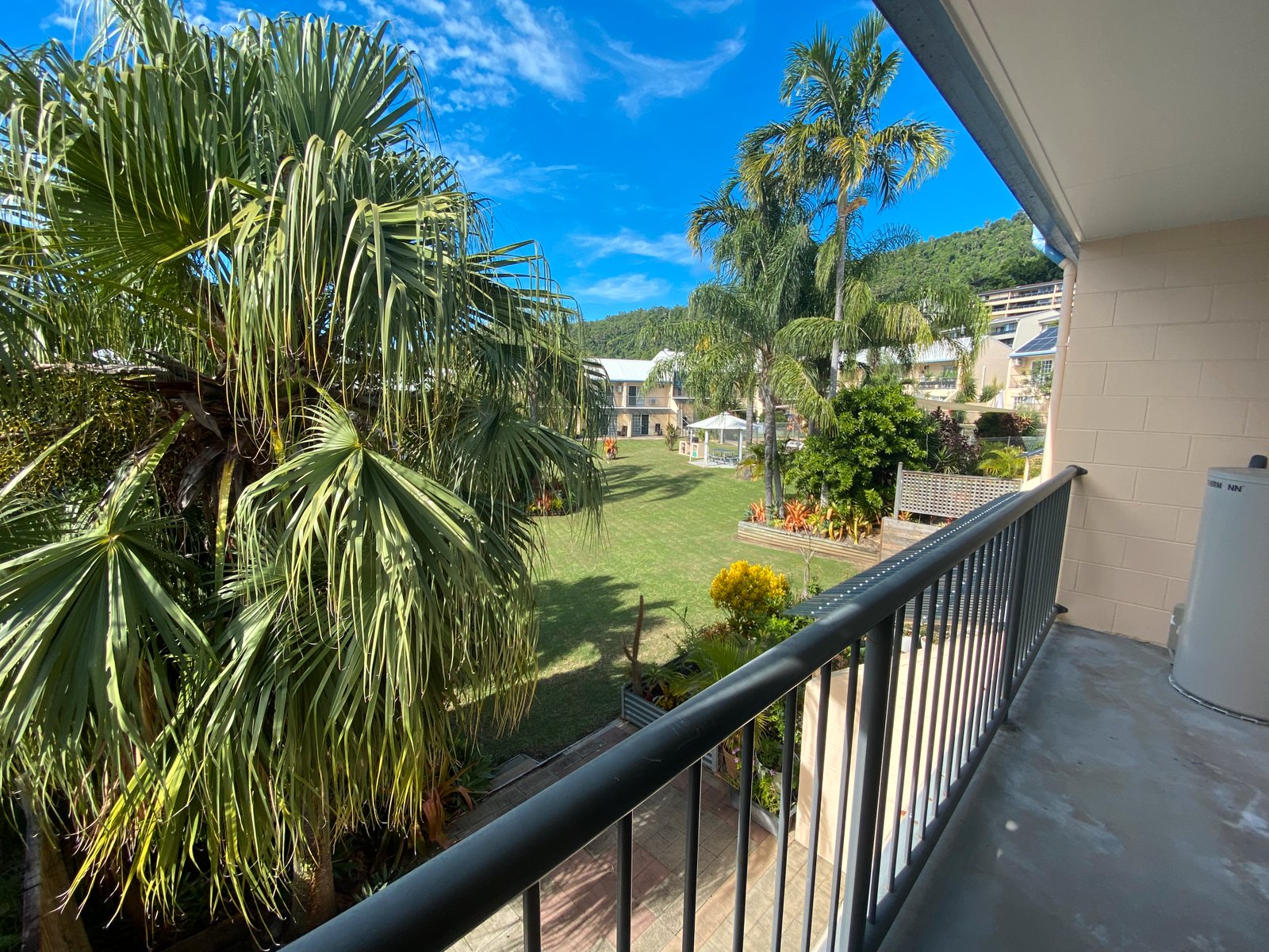 18/11 Island Drive CANNONVALE 1