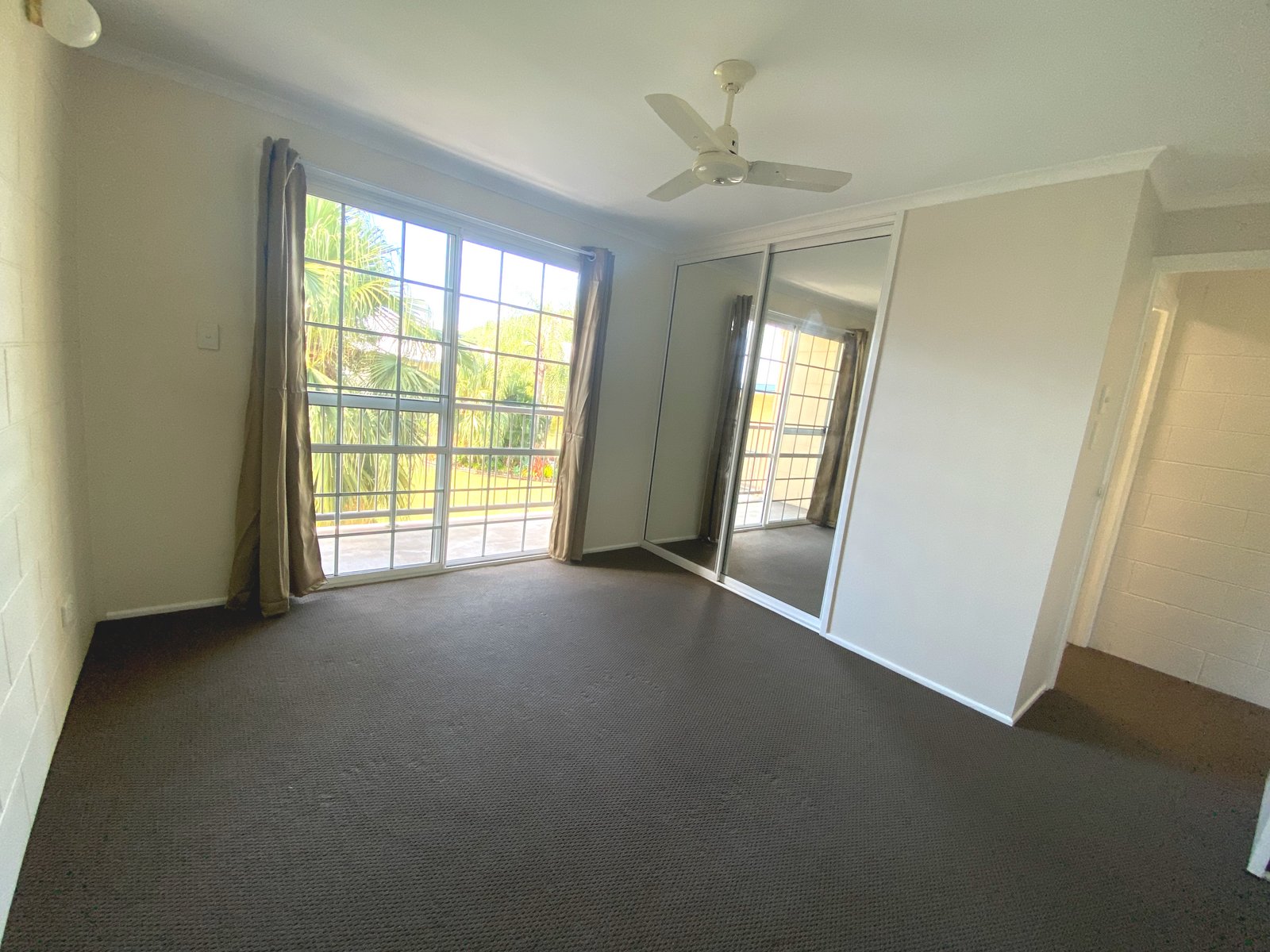 18/11 Island Drive CANNONVALE 8