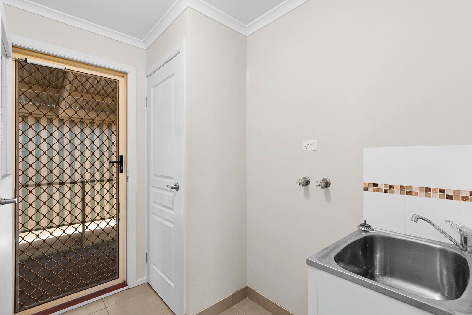 18/127 High Street NAGAMBIE 9