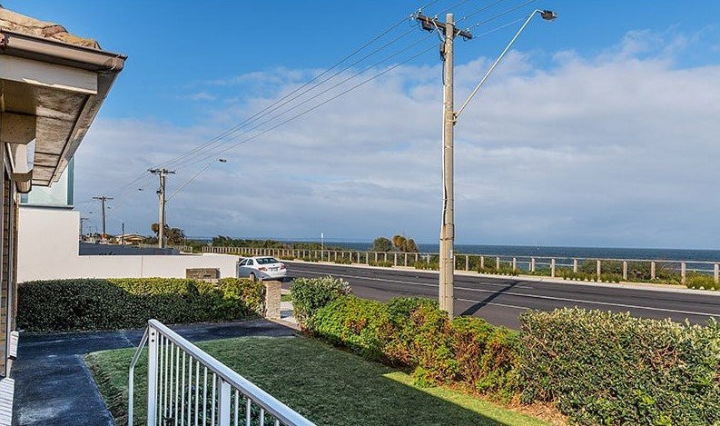 Gallery: 18/138 Beach Road