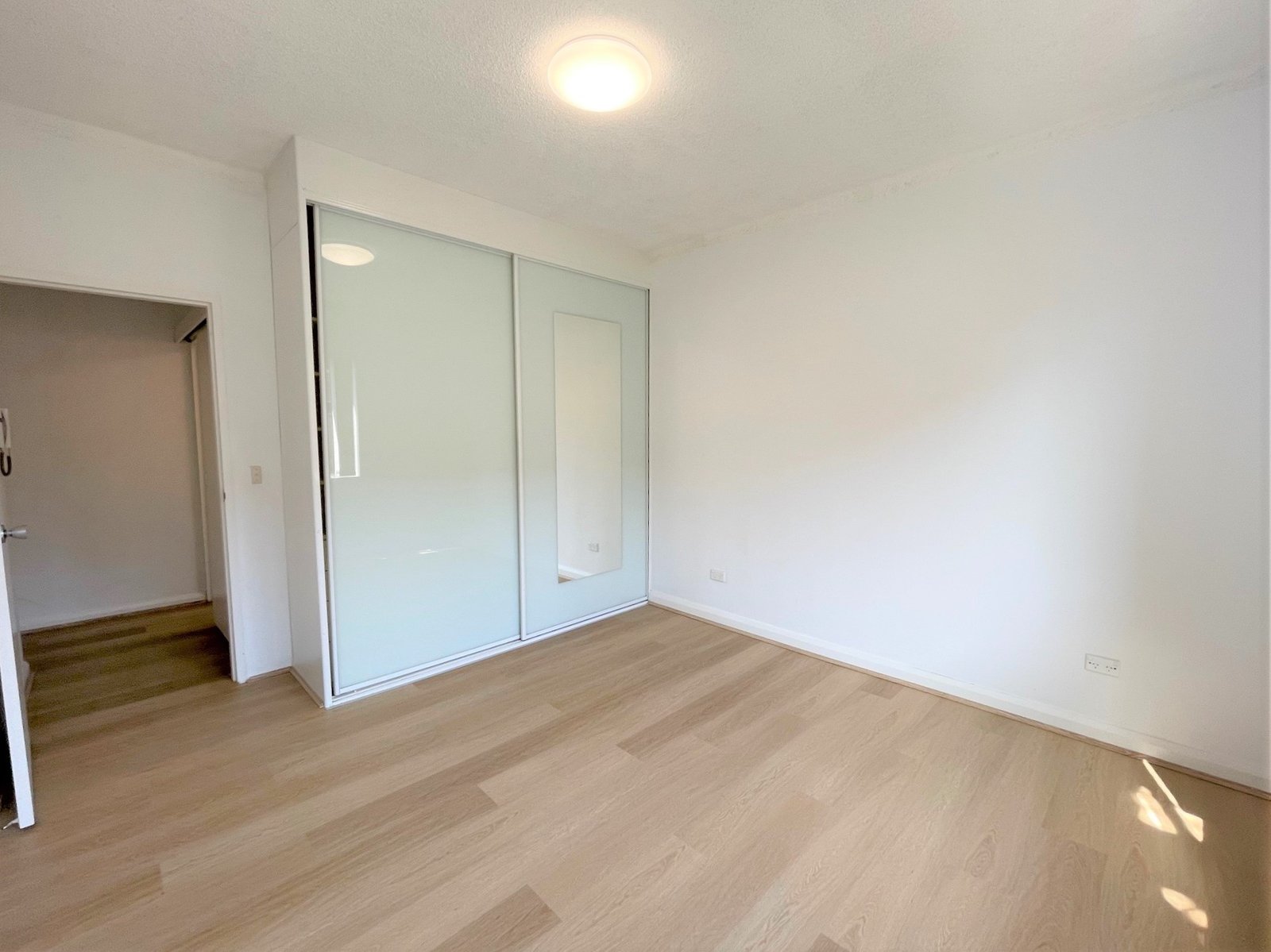 18/142 Chuter Avenue SANS SOUCI 4