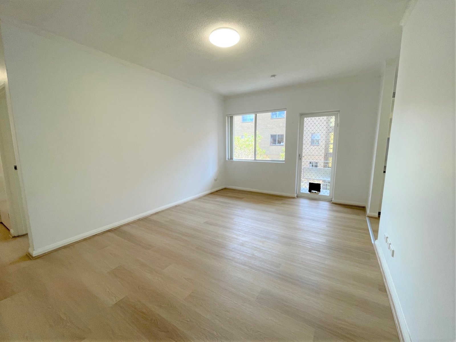 18/142 Chuter Avenue SANS SOUCI 5