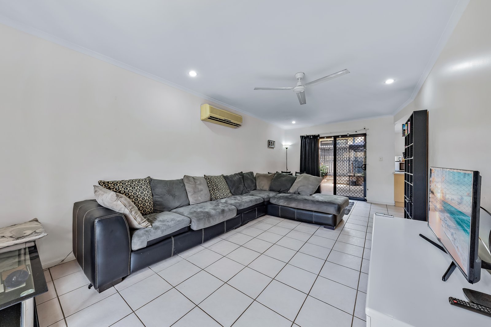 18/16 Beach Road CANNONVALE 3