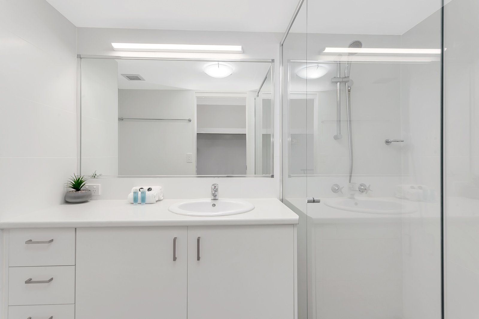 18/170 The Esplanade BURLEIGH HEADS 10