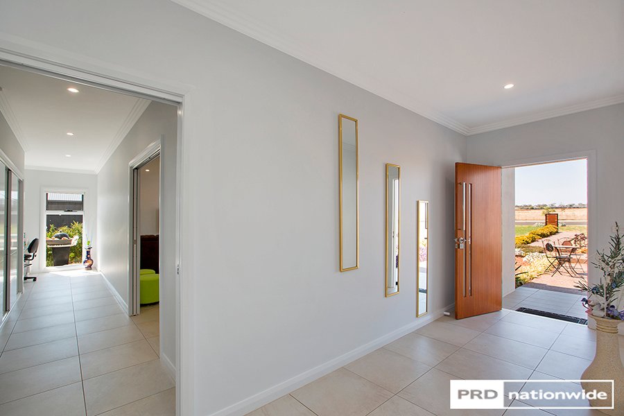 182 Browns Lane TAMWORTH 3