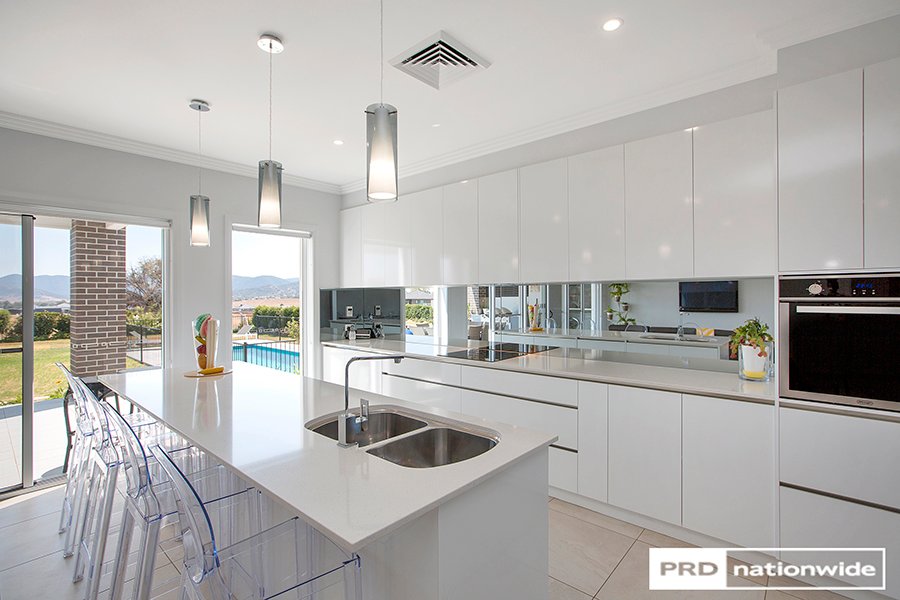 182 Browns Lane TAMWORTH 4