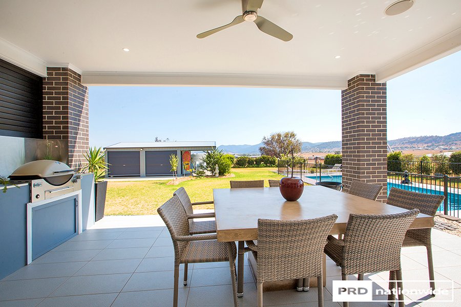 182 Browns Lane TAMWORTH 17