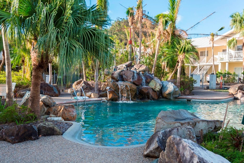 18/24 (Sailz) Pandanus Drive CANNONVALE 1