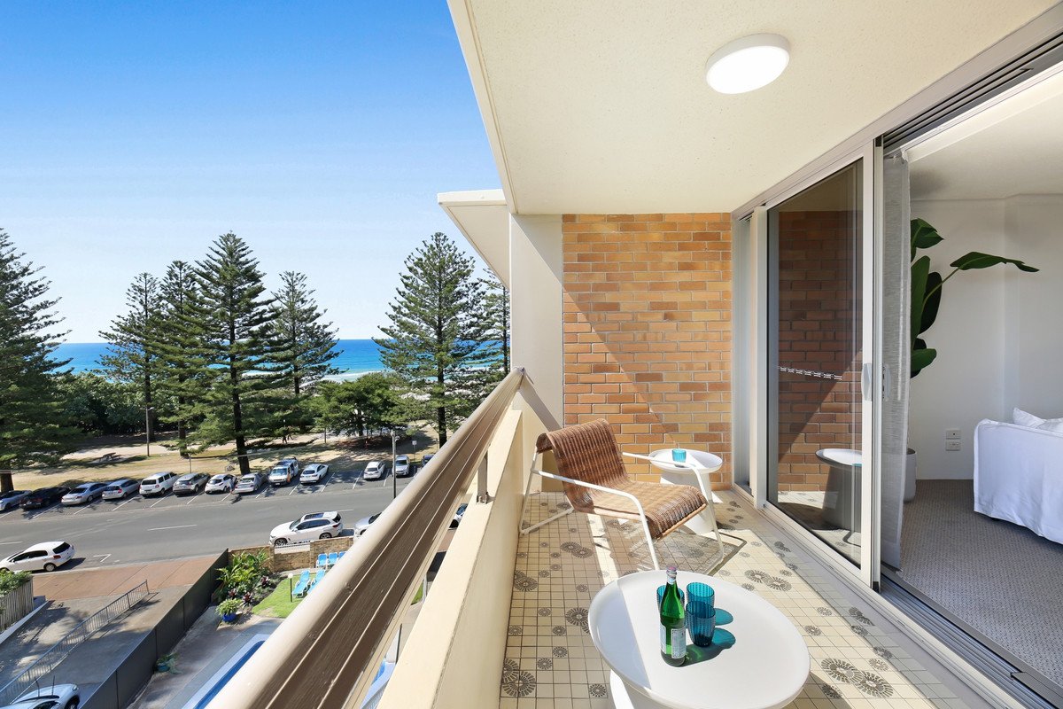 18/24 The Esplanade Burleigh Heads 6