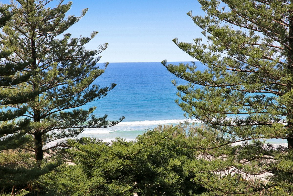18/24 The Esplanade Burleigh Heads 9
