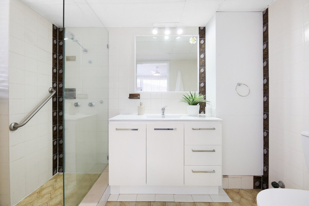 18/24 The Esplanade Burleigh Heads 13