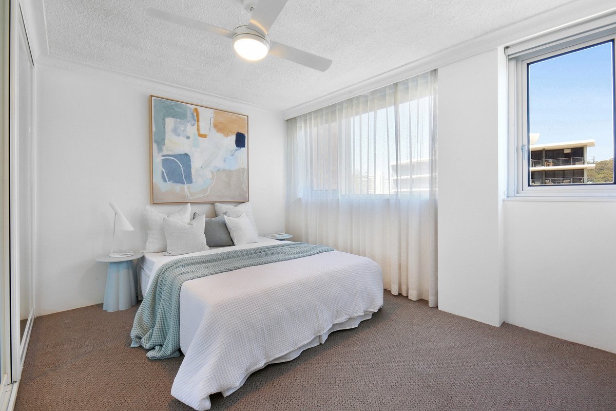 18/24 The Esplanade Burleigh Heads 15