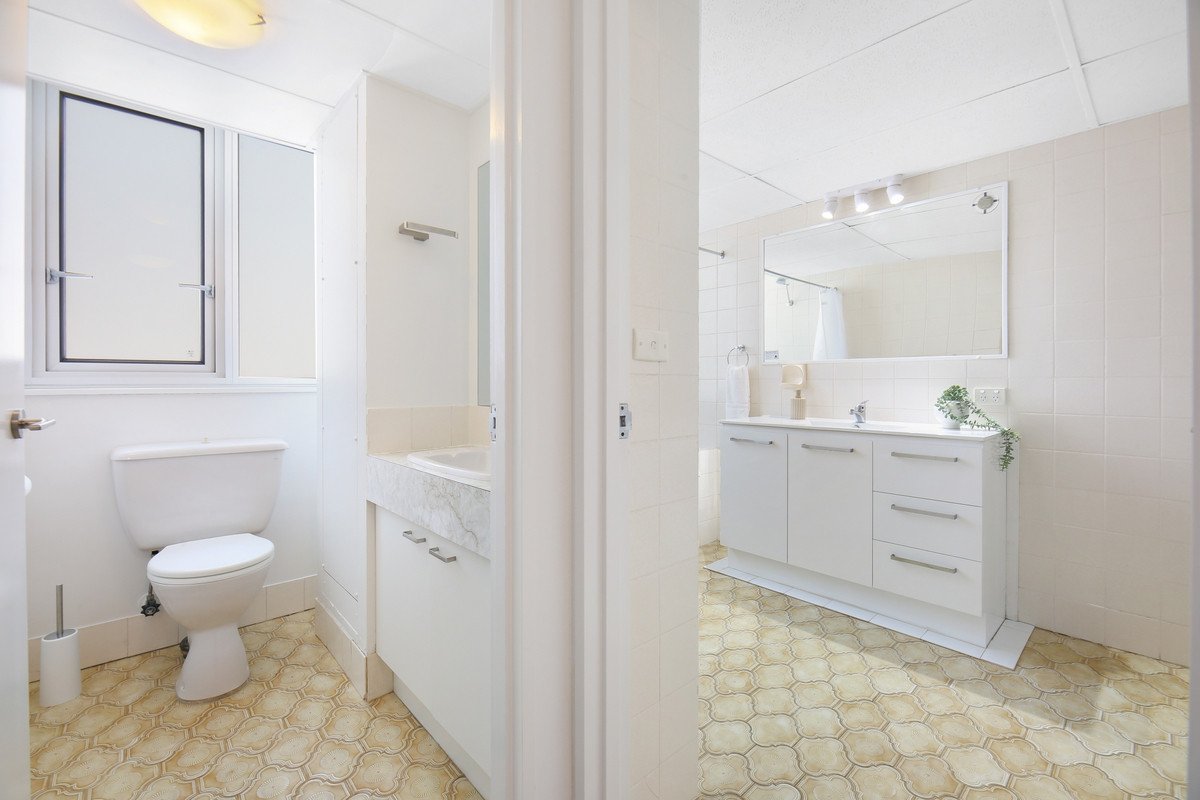 18/24 The Esplanade Burleigh Heads 16