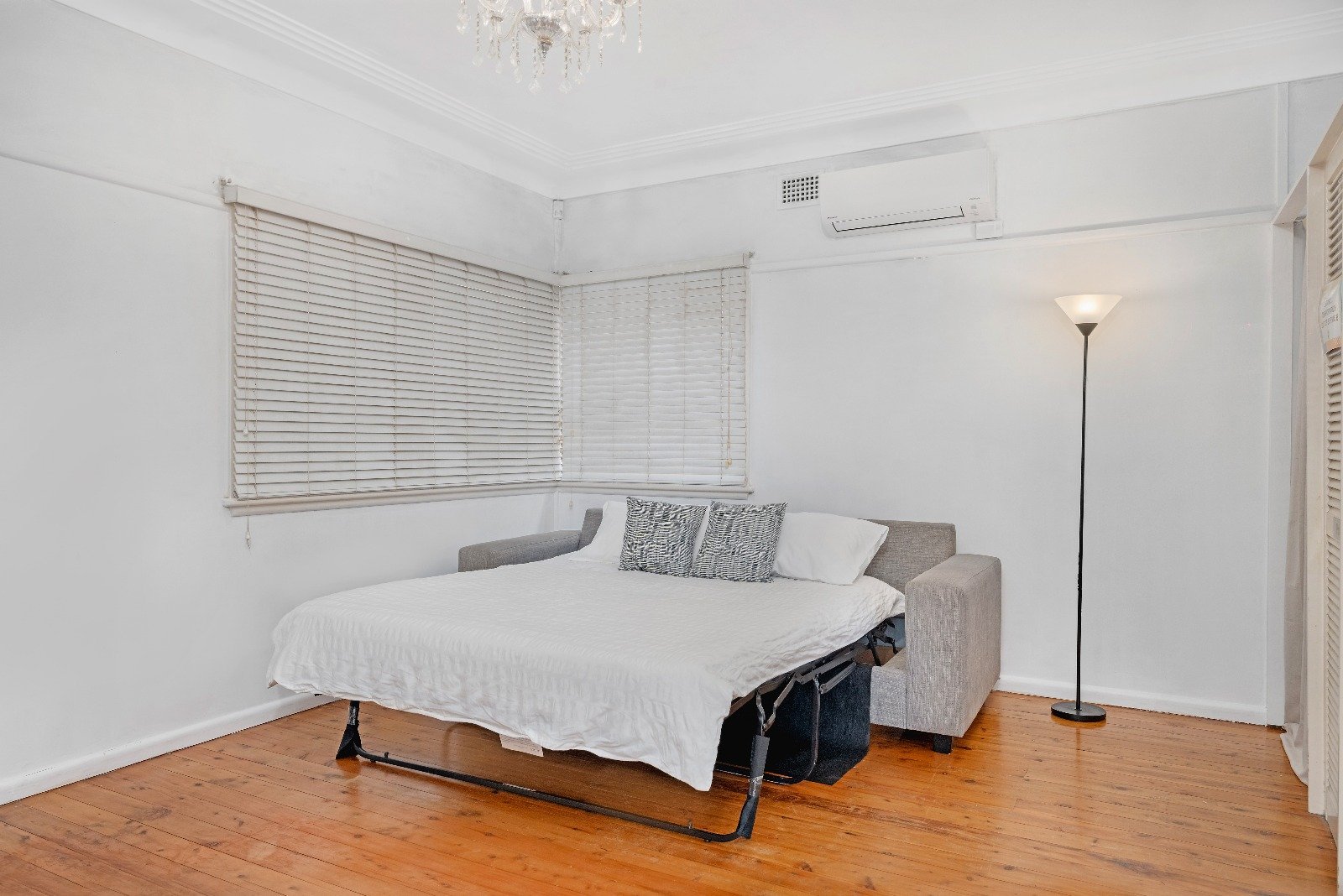 183 Chuter Avenue SANS SOUCI 8