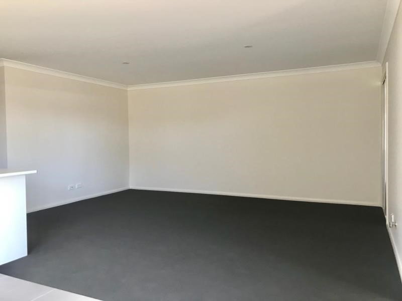 1/83 Kenny Drive TAMWORTH 4