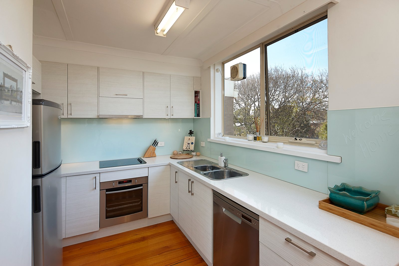 Gallery: 18/310 Beach Road