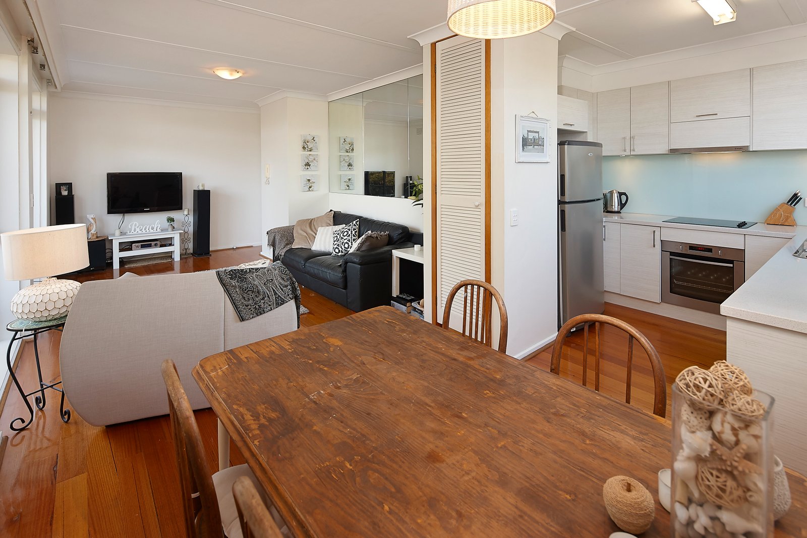 Gallery: 18/310 Beach Road