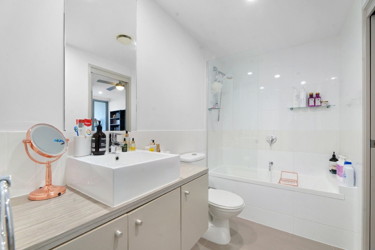 183/133 Laver Drive Robina 17