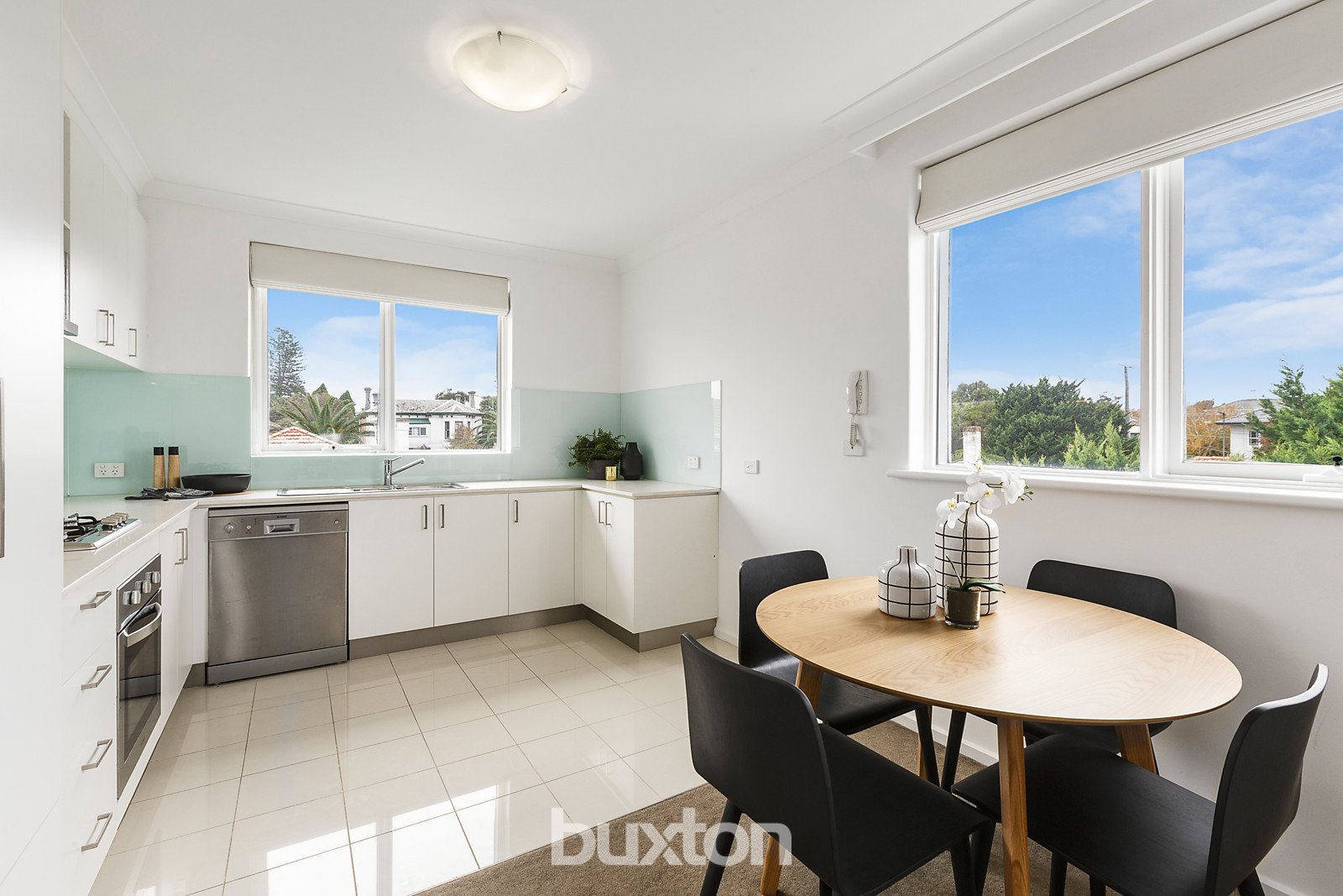 Gallery: 18/33 Hotham Street