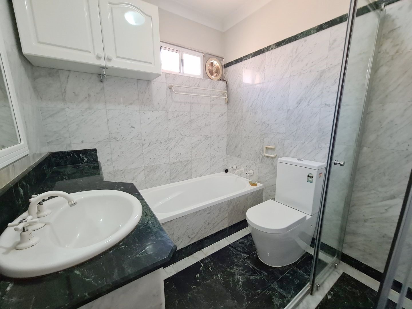 18/39 The Avenue HURSTVILLE 4