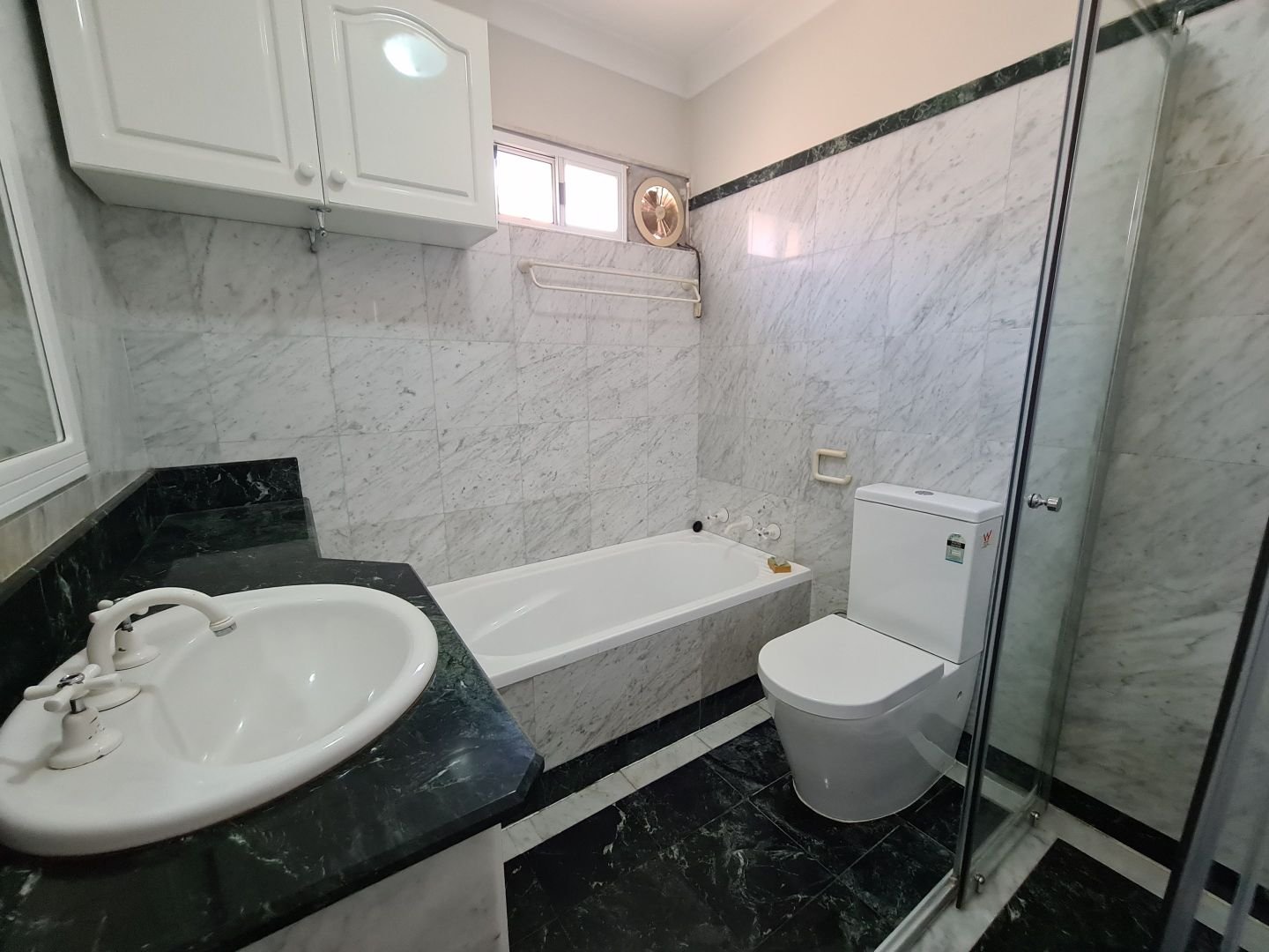 18/39 The Avenue HURSTVILLE 4