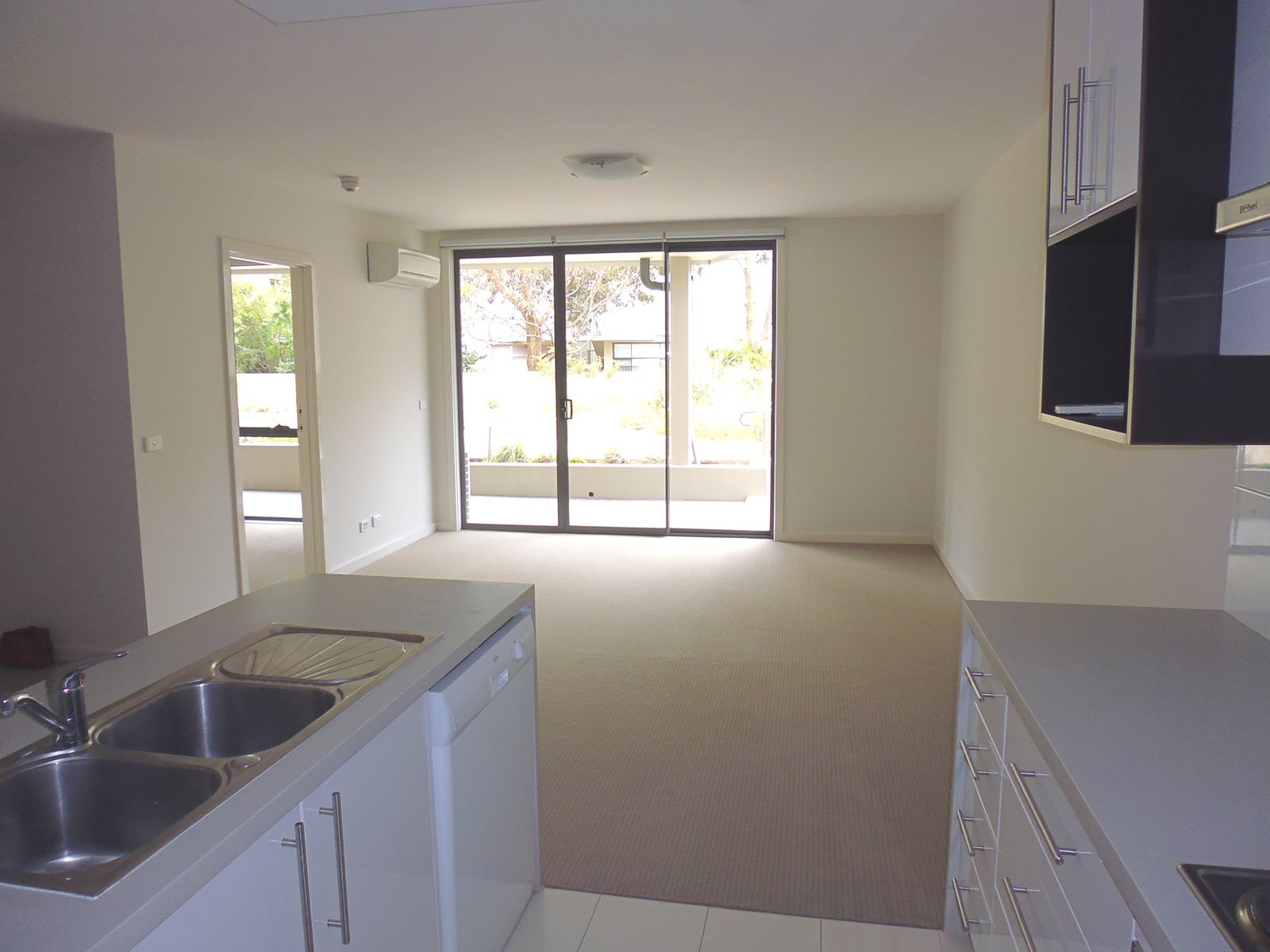 Gallery: 18/392 Nepean Highway