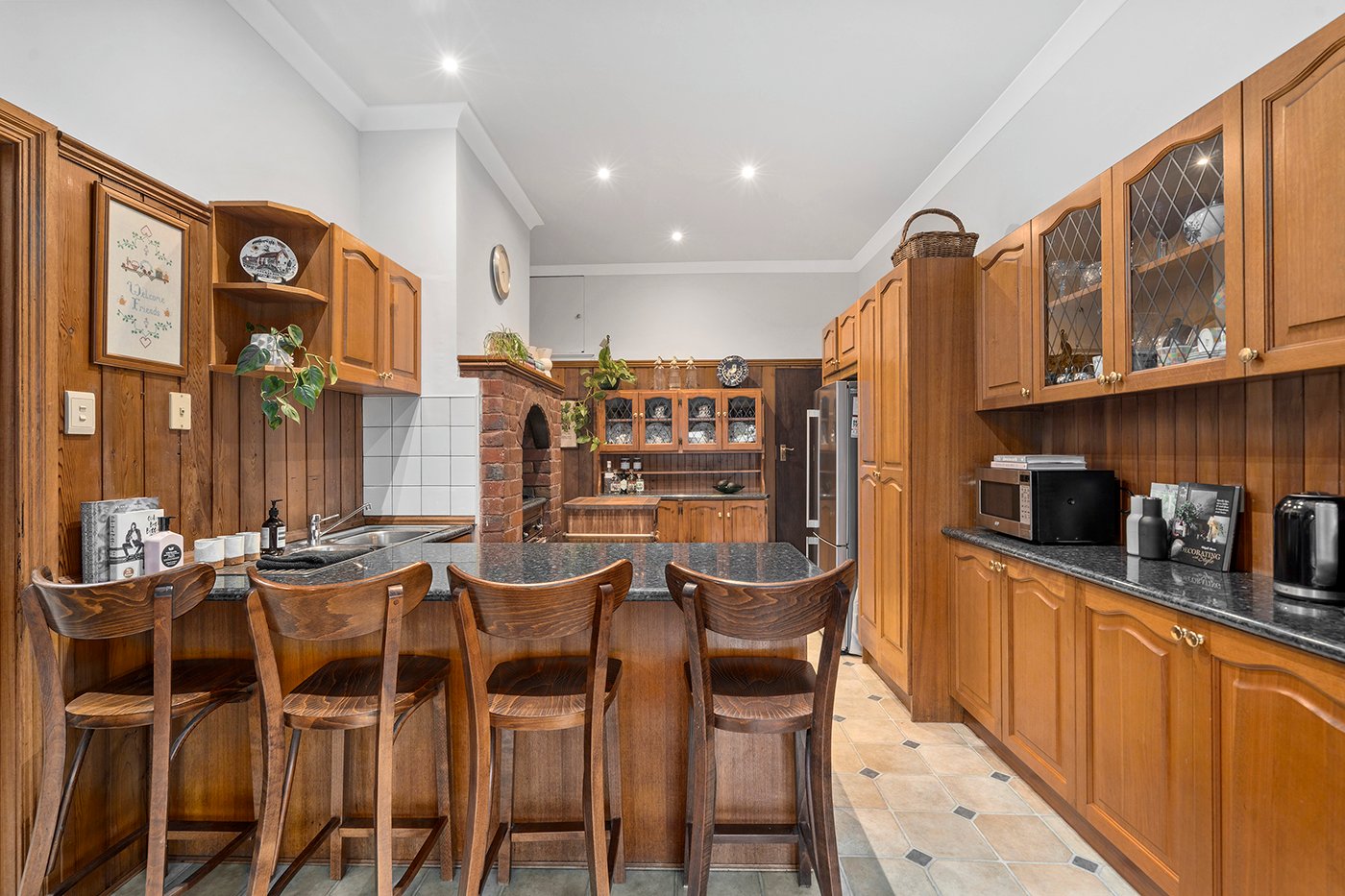 Gallery: 184 Centre Dandenong Road