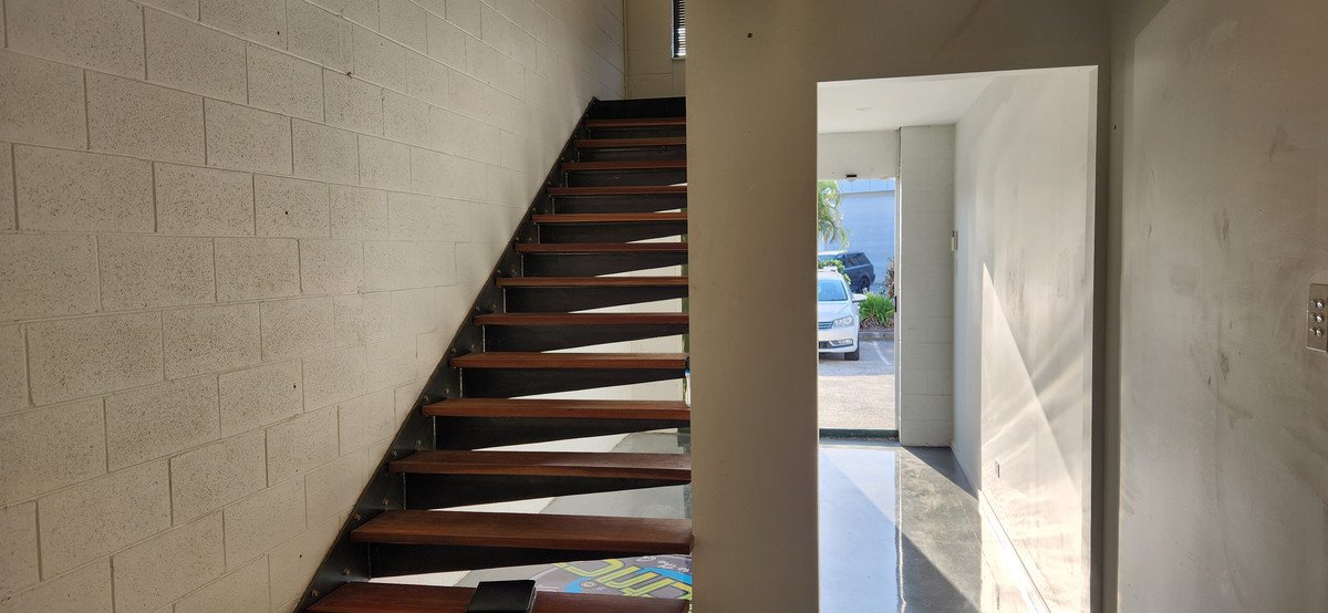 18/4 Fremantle Street Burleigh Heads 5