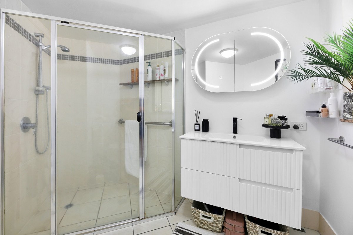 18/4 Park Avenue Burleigh Heads 11