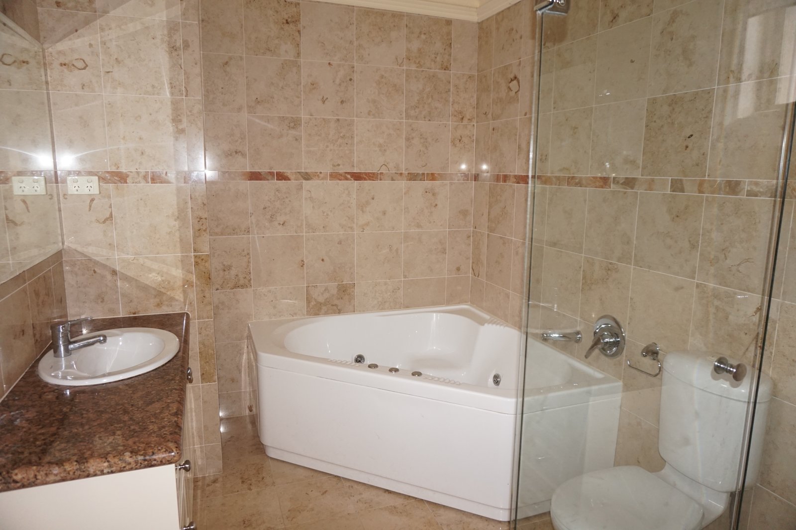 Gallery: 1/841 Hampton Street