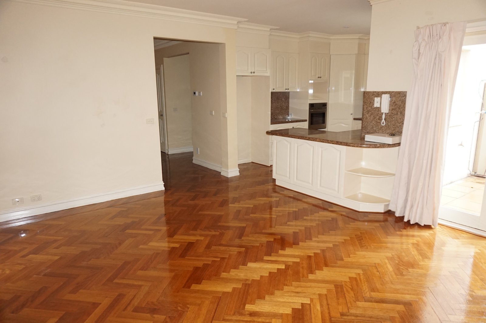 Gallery: 1/841 Hampton Street