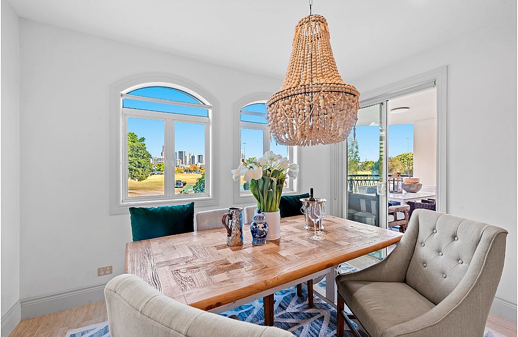 18/42-44 Brighton Parade SOUTHPORT 2